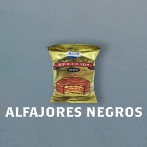 foto de una alfajor de chocolate negro